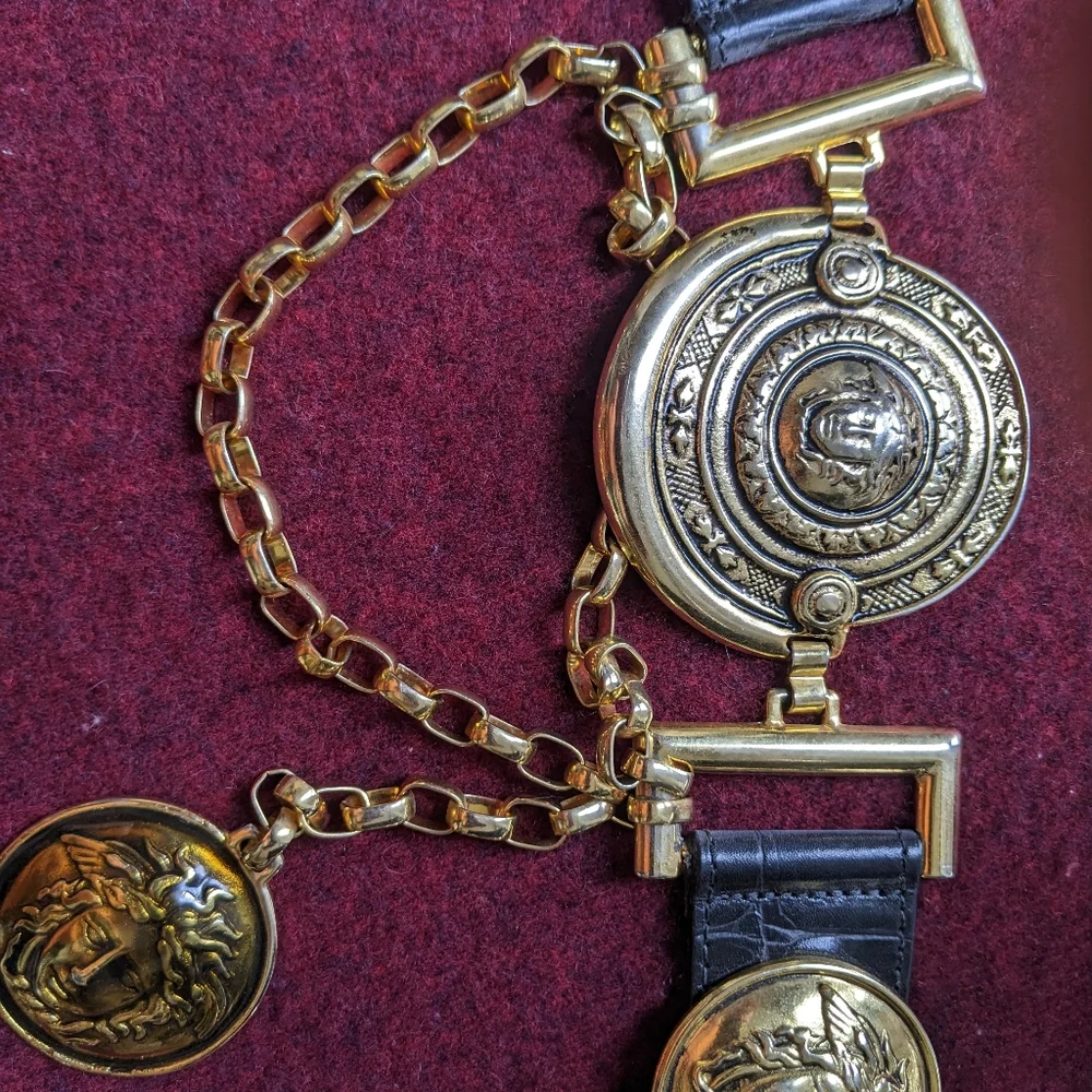 Versace Stunning Vintage Medusa Medallions And Chain Belt - Picture 11 of 13